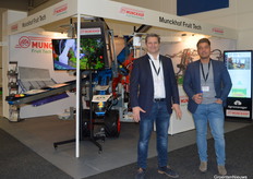 Han Smits en Vincent Sanders van Munckhof Fruit Tech Innovators had voor het eerst een stand op Fruit Logistica. In hal 3.1 was plek voor de Pluk-O-Trak waarmee fruittelers onder meer opbrengst kunnen meten en arbeidsuren registreren, terwijl met behulp van dronebeelden heel precies onder meer ook het wortelmes aangestuurd kan worden. M-Connect zorgt voor de verbinding tussen de machines.